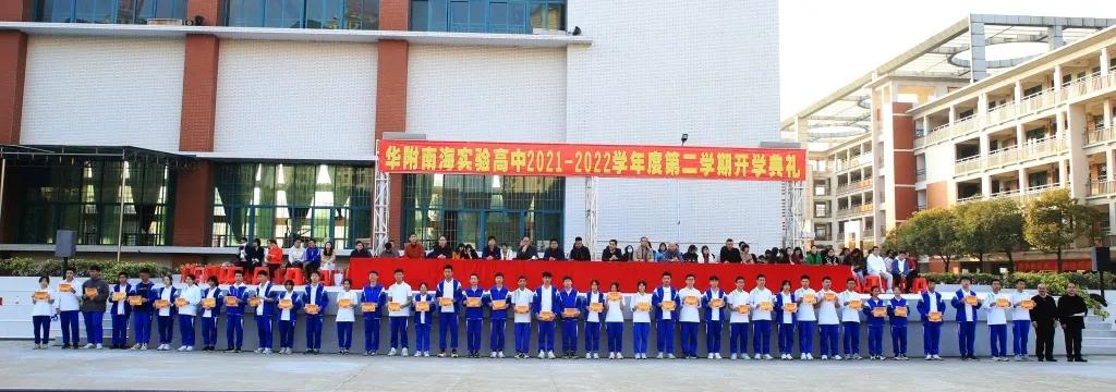 虎虎生风迎新年,虎虎生威迎新春奋力谱写新篇章