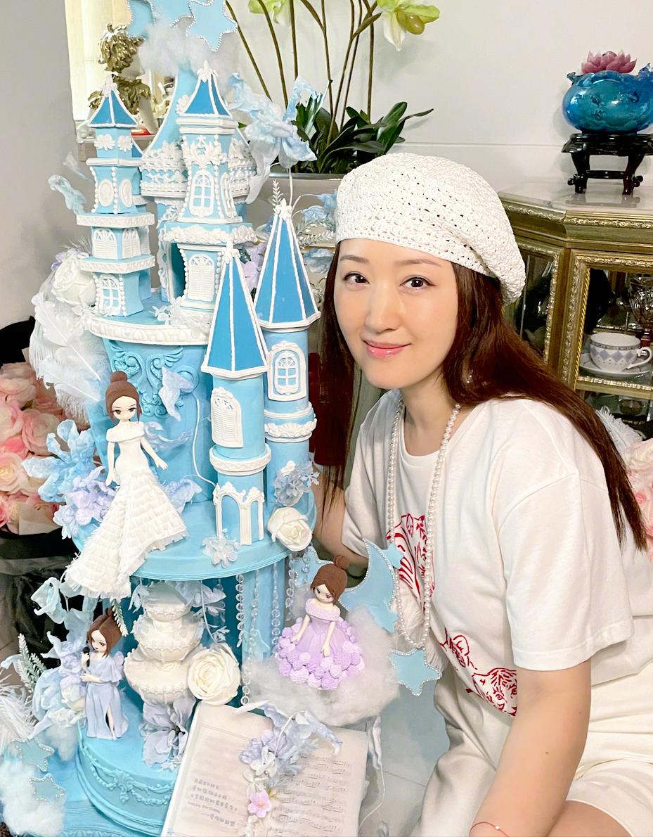 杨钰莹45岁不老照片,杨钰莹从1岁到50岁的容颜变化