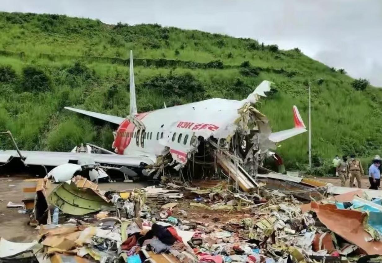 为什么飞机失事前都是垂直降落,飞机失事是如何坠落的