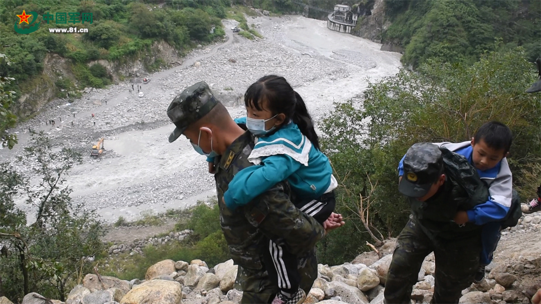家在雅安，心系泸定！*警武**雅安支队开展跨地域救援的暖心故事