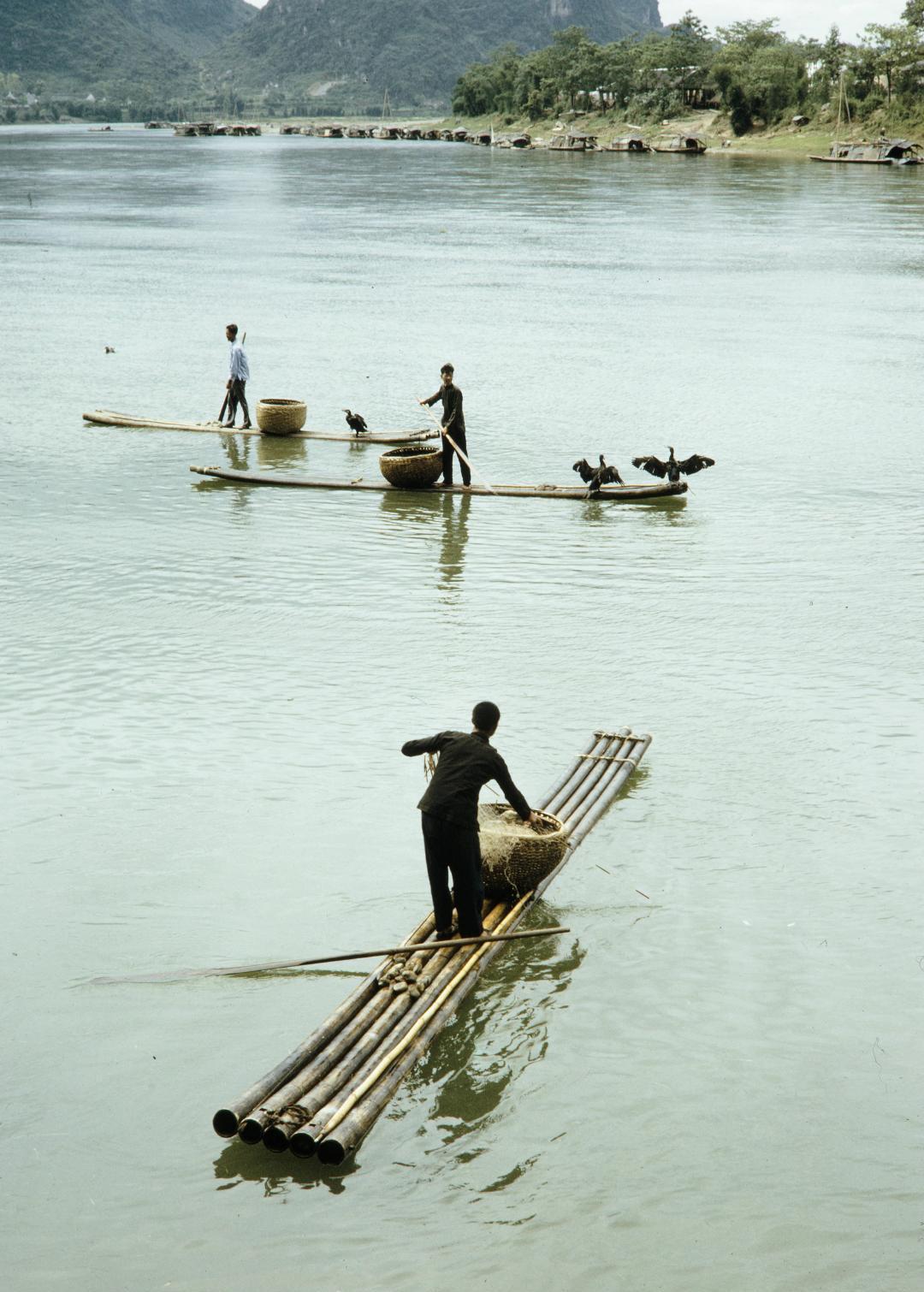 女子身穿日本侵华军装照片,女子身着日本侵华军装露脸