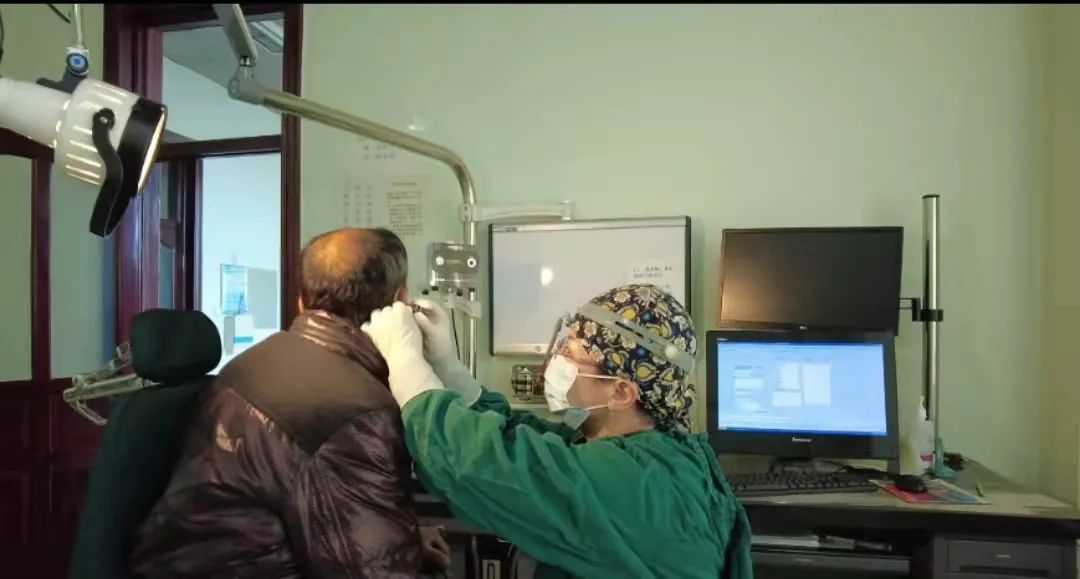 医院开展爱耳日义诊宣传活动,耳科义诊活动