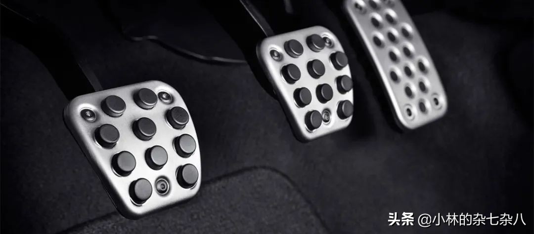 怎样调整汽车座椅安全头枕高度,汽车驾驶座椅调节最佳位置