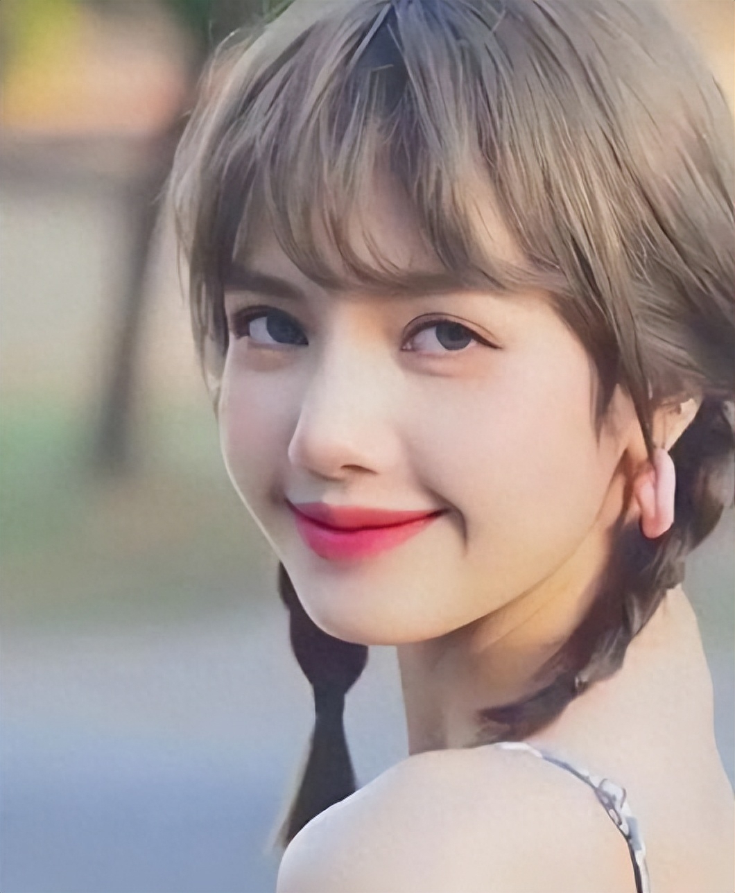 Lisa夜总会演脱衣舞，和世界首富之子恋爱，为嫁豪门放飞自我