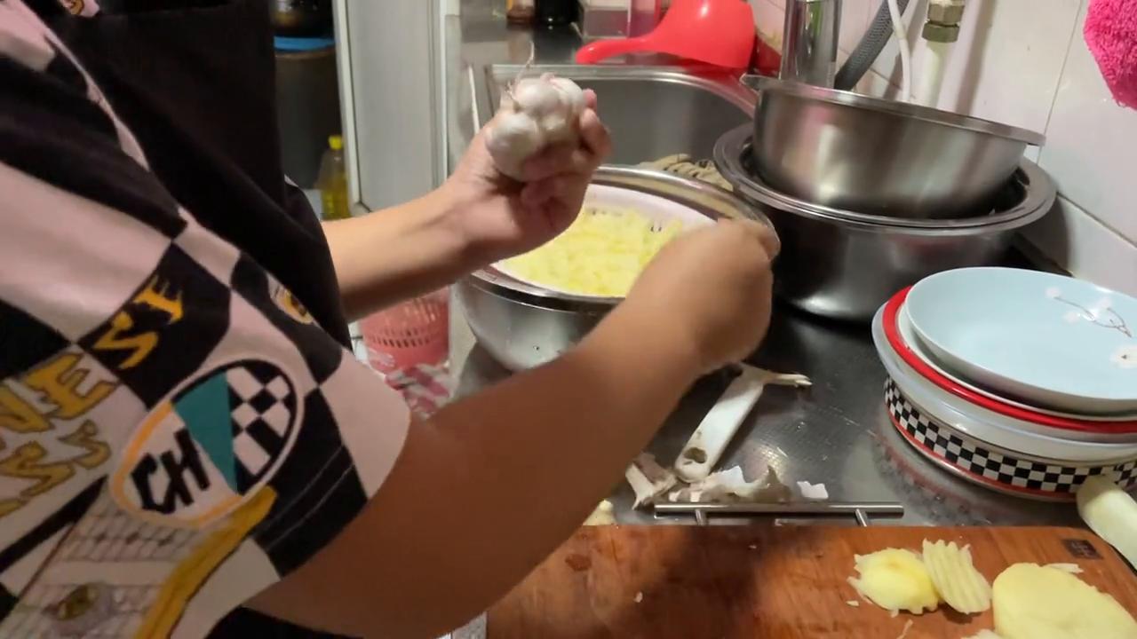 切葱姜蒜后手有味道,切姜蒜要怎么切