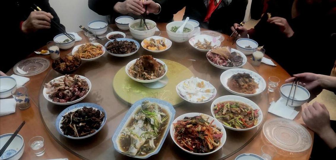 出生人口跌破800万,死亡率不断上升,对我们普通人有何影响?