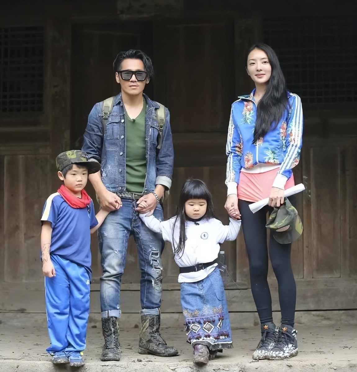 2天10个瓜，离婚、名导移民、恋情曝光、双双出轨…个个都是大瓜