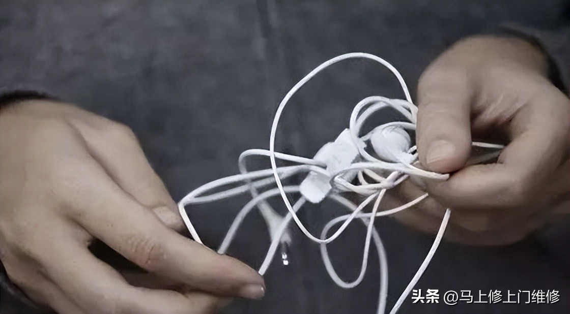 手机喇叭突然有杂音滋滋怎么解决,苹果手机通话有杂音什么原因