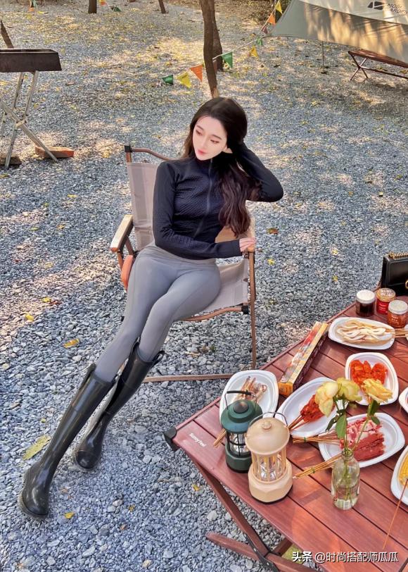 女人不管多懒，穿打*裤底**也别配运动鞋！瞧潮人这样穿，多时髦高级