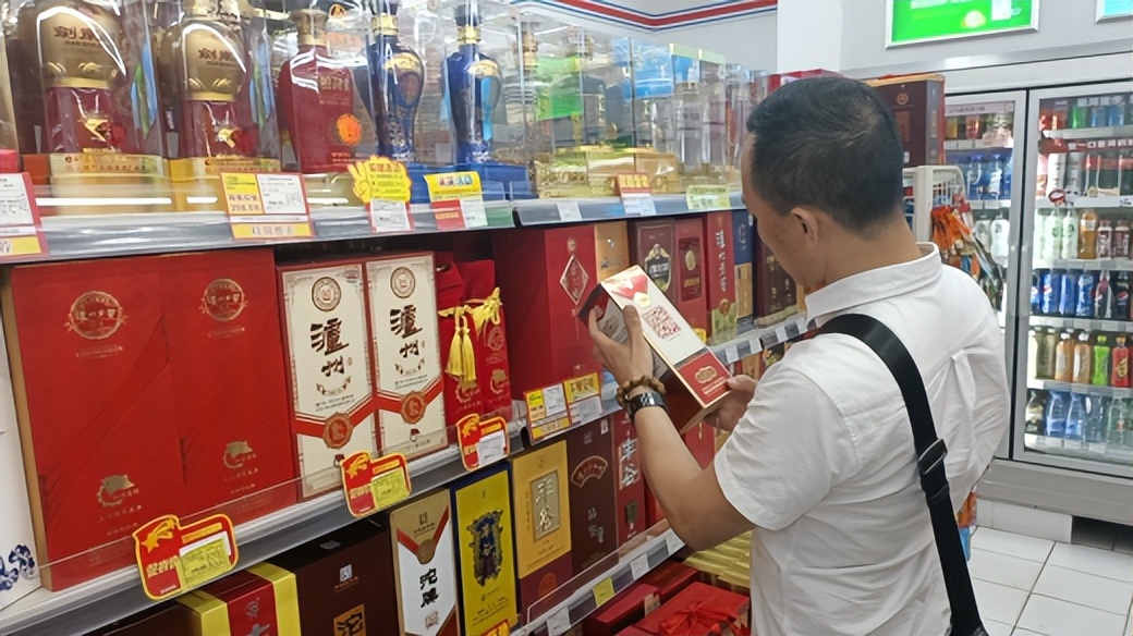 教你3个小妙招一眼看出勾兑酒,真酒与勾兑酒最快识别方法