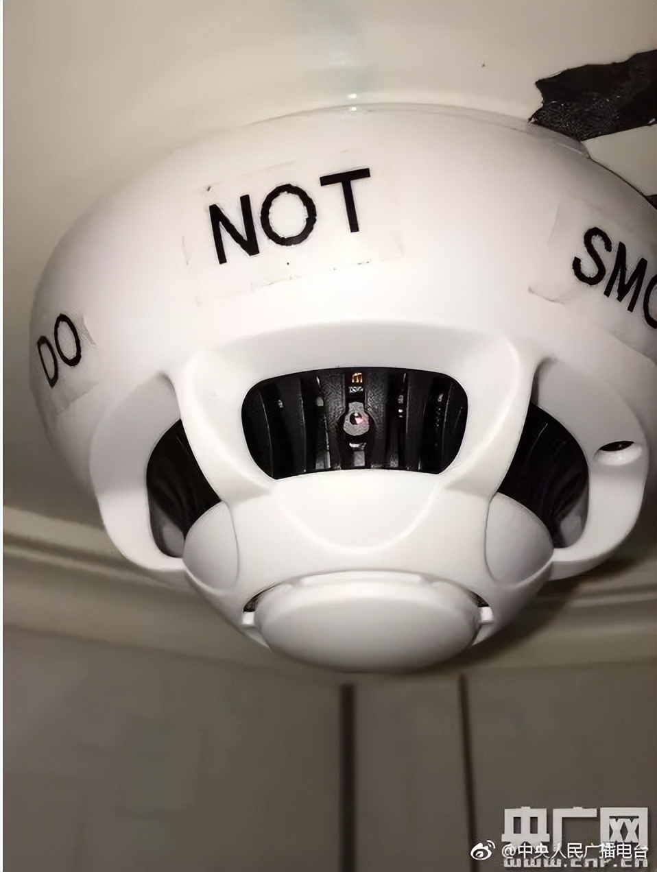 杨幂被*拍偷***处私**,蒋梦婕小视频被围观,这背后是无数女生难言的痛