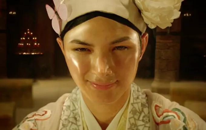 韩国学生党提气色润唇膏,润唇膏涂脸韩剧