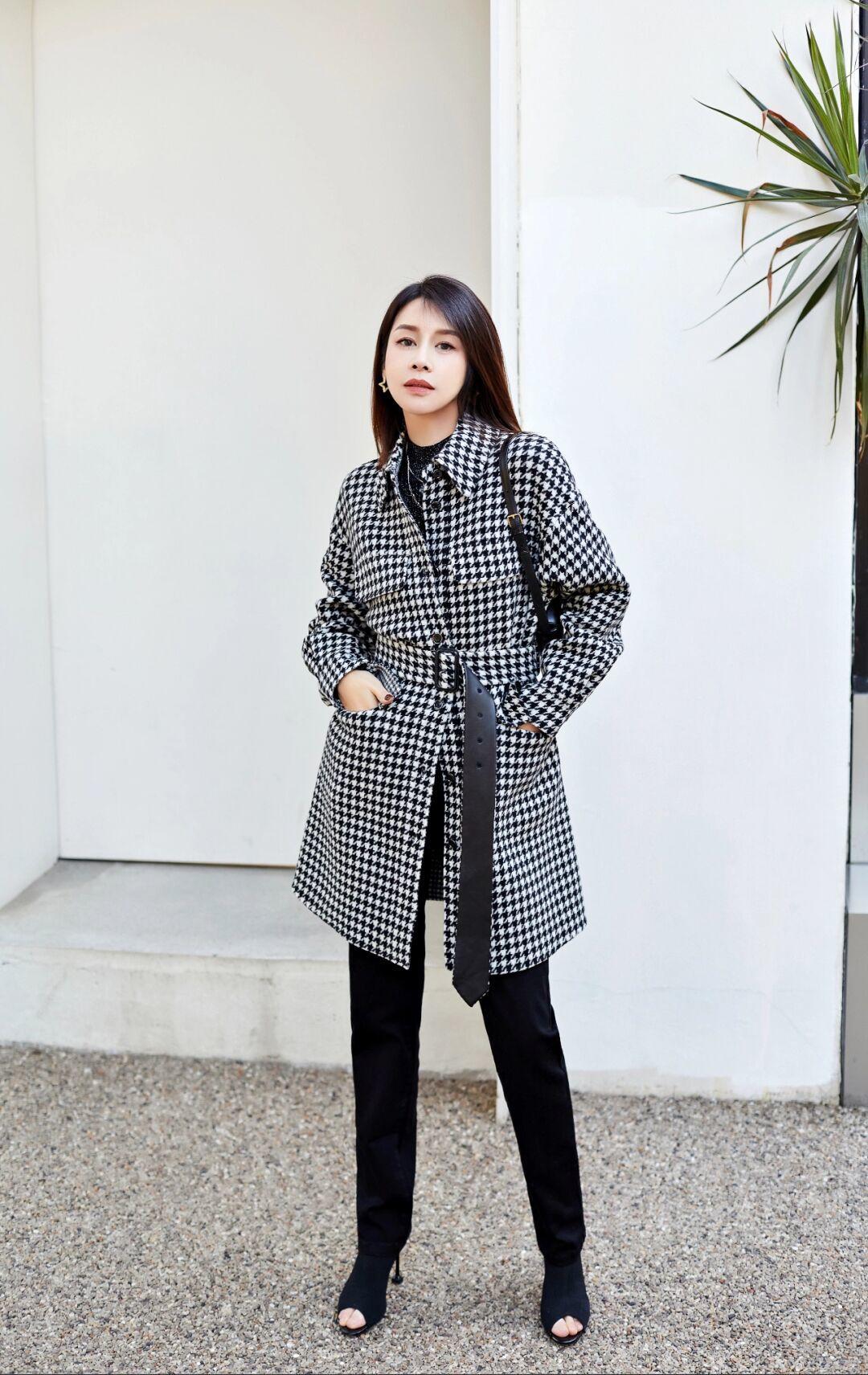 适合40+女性的大衣搭配，过年走亲戚倍有面子，年纪越大越合适