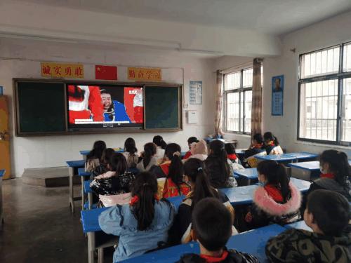 他是全校唯一的“全职”科学老师，带山里孩子“玩转科学”