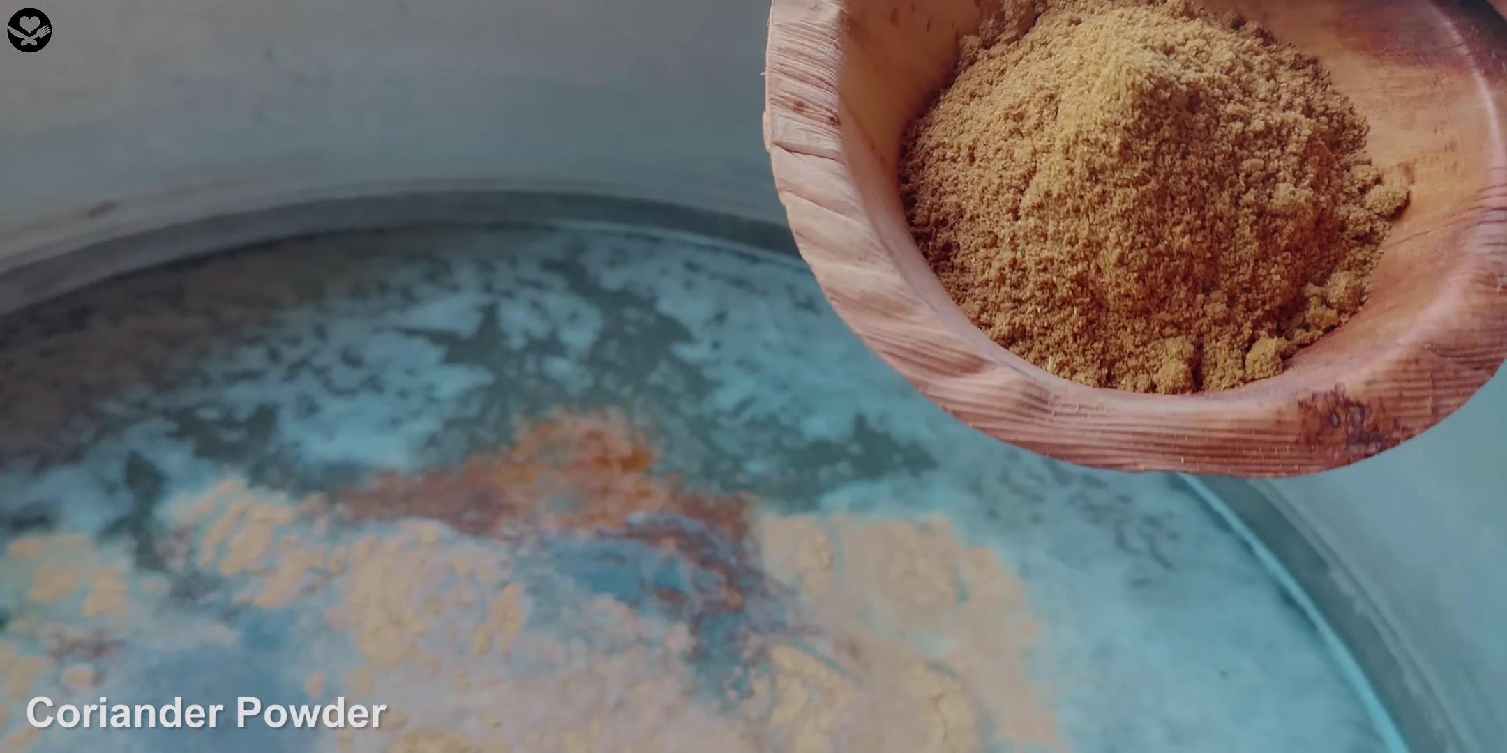 印度小哥做芦荟果汁,印度街头手工榨甘蔗汁