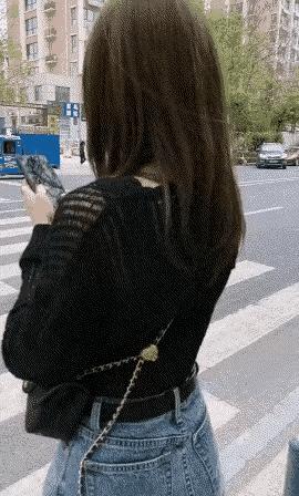 “性取向测试!”如果你看到的是一群人在游泳,那就再仔细看看