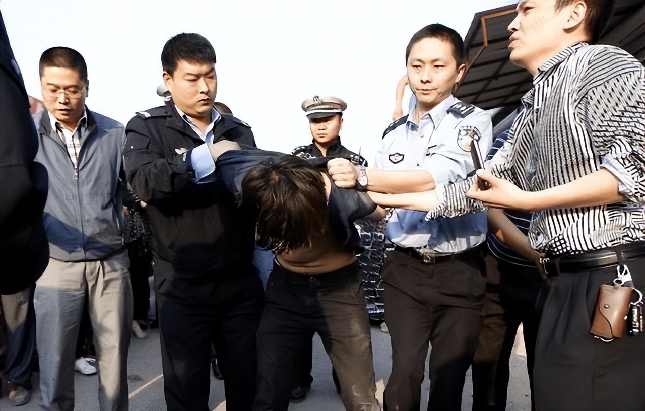 四川小伙卖玩具枪被判无期徒刑,四川小伙购买玩具枪判刑