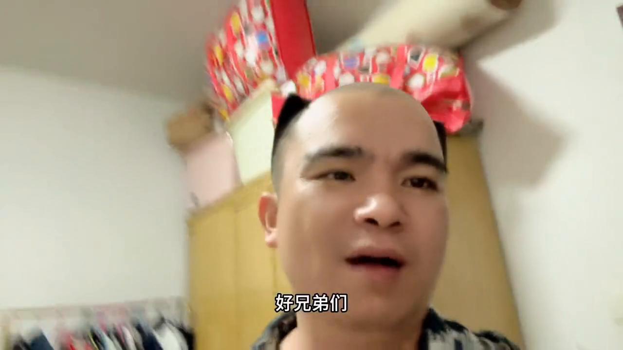 戴了假发后怎么老是掉头发,戴了两年假发头发秃了