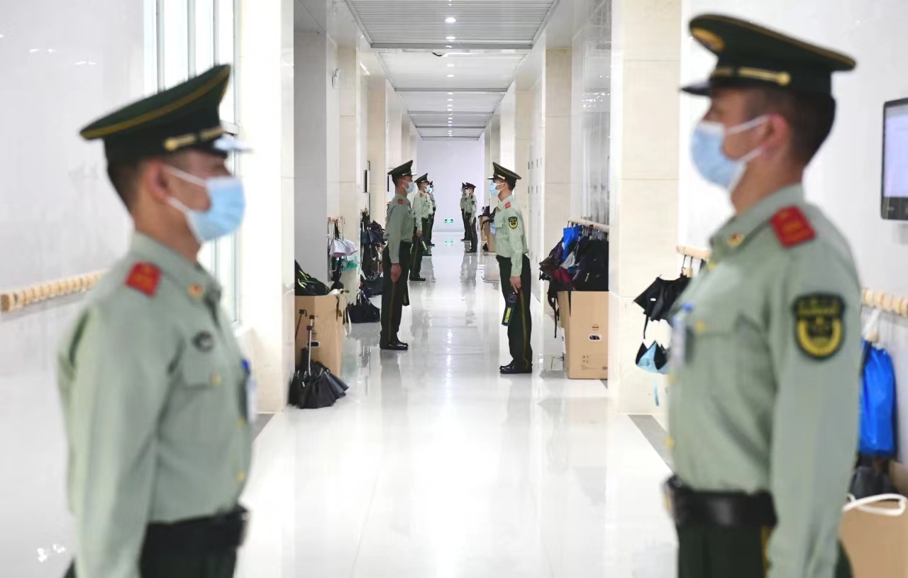 南京军队文职工资和公务员哪个高,军队文职退休待遇和公务员的区别