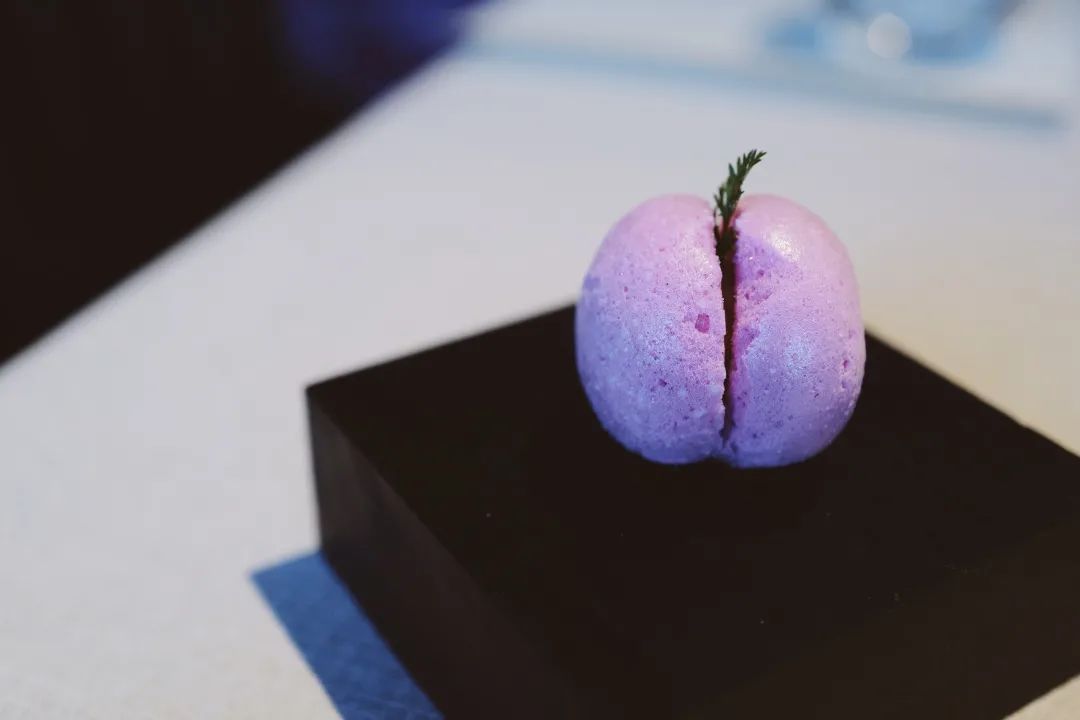 配备一星米其林黑珍珠餐厅,比米其林黑珍珠高端的餐厅