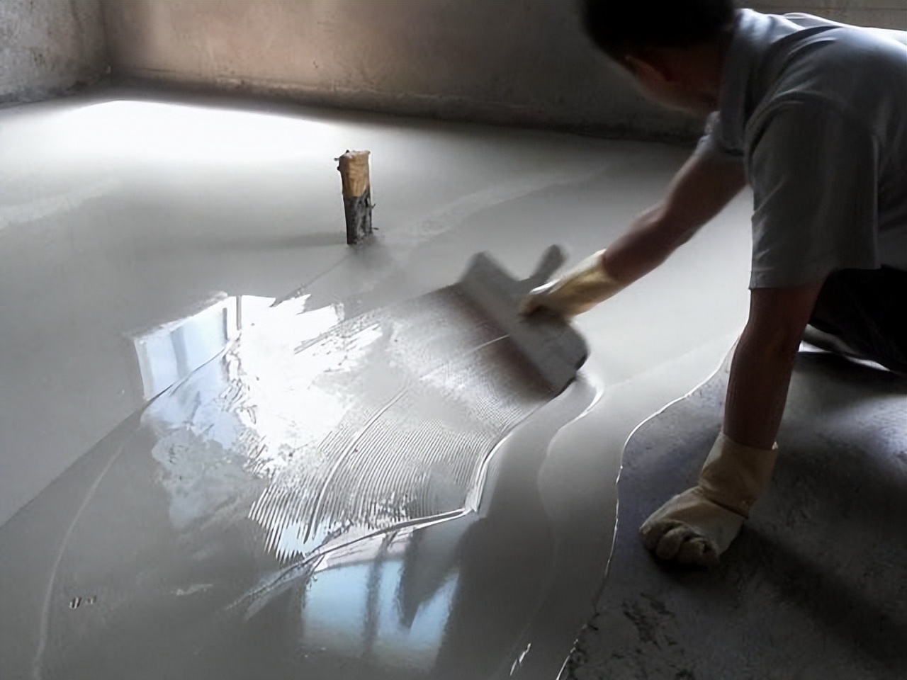 自流平地面和水泥地面哪个便宜,水泥自流平和瓷砖