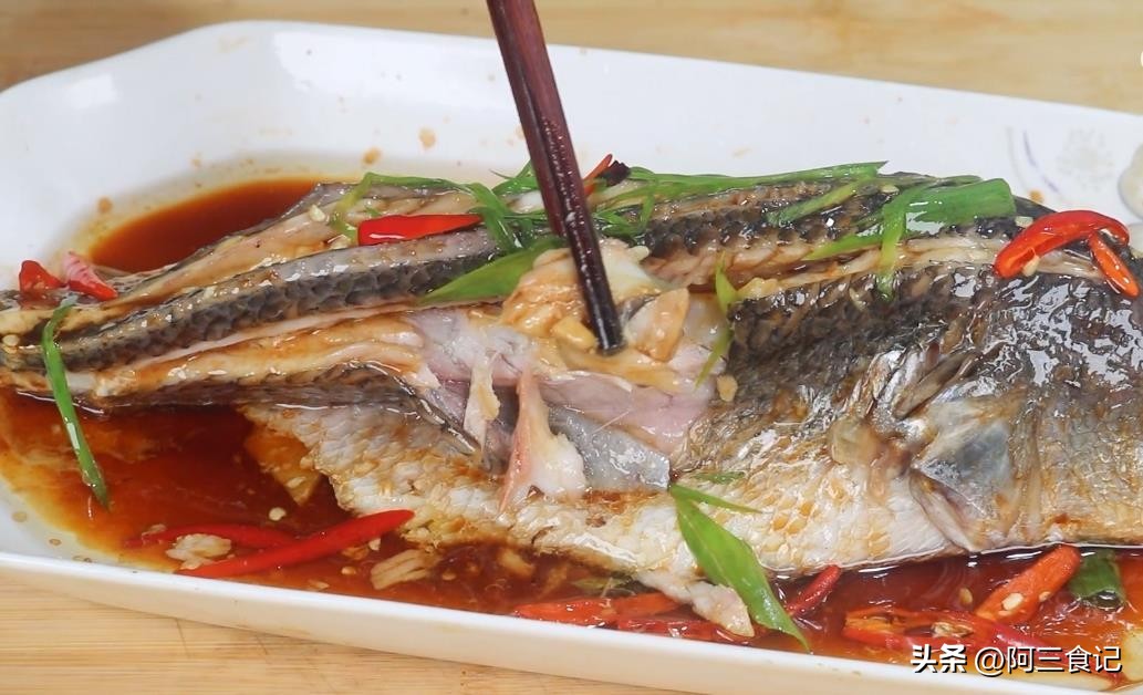 蒸鲈鱼的正确做法不腥不柴,怎么蒸鲈鱼的正确方法