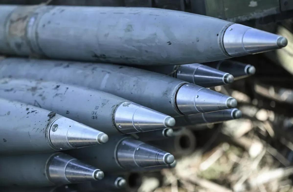 英国向乌克兰提供贫铀弹后果,美国贫铀穿甲弹和中国钨芯穿甲弹