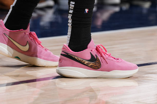 NBA球员上脚：欧文穿天价Kyrie4，中国球鞋太帅了