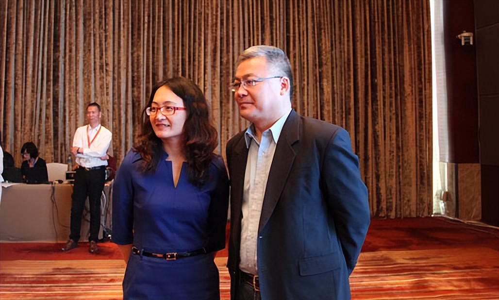 王世林和董倩是怎么相识相知的,央视4套主持人王世林简介