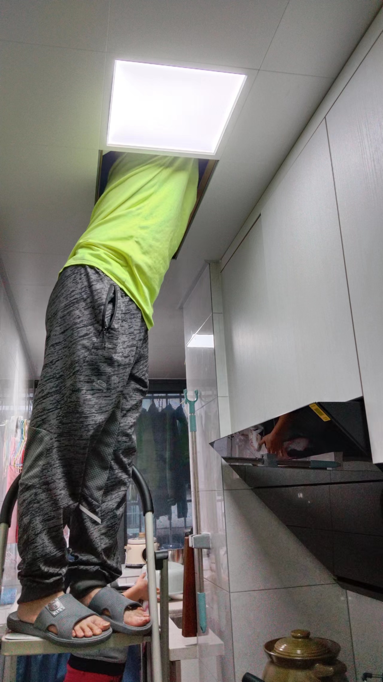 天花板漏水修补方法顶楼,顶楼厨房棚顶漏水啥毛病