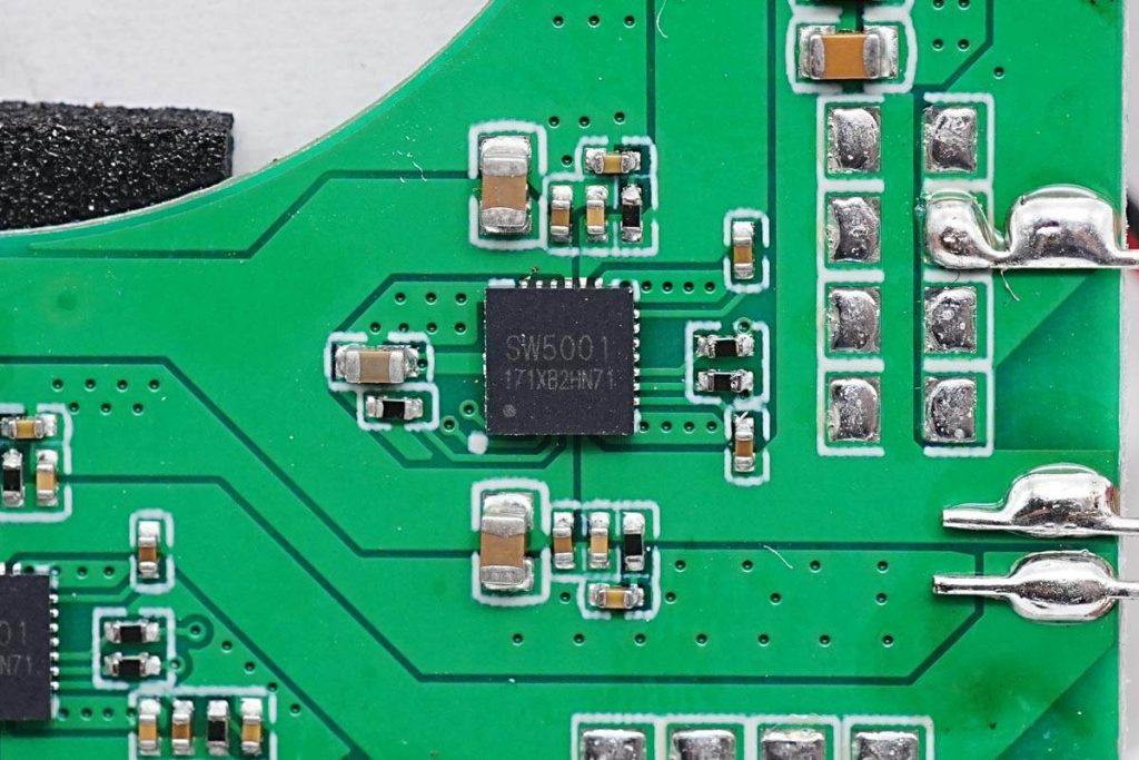 磁吸无线充电宝拆机测评,苹果原装磁吸充电器拆解