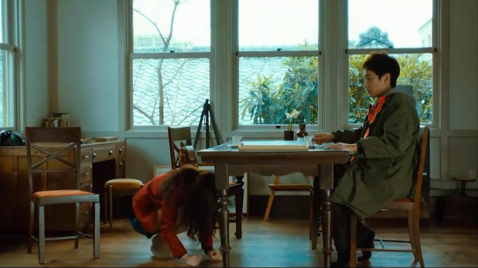 让邻居追妻子的电影,新婚夫妇被隔壁邻居盯上的电影