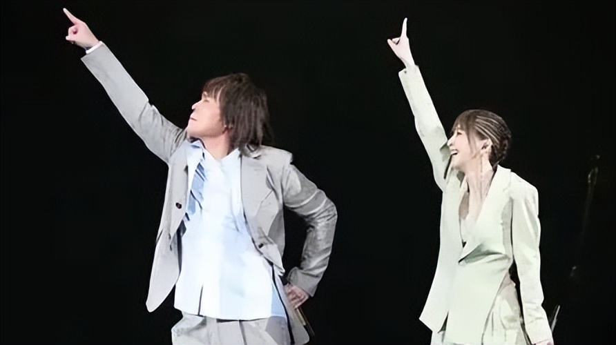 伍佰神级演唱会大合集,伍佰为什么被称为摇滚皇帝