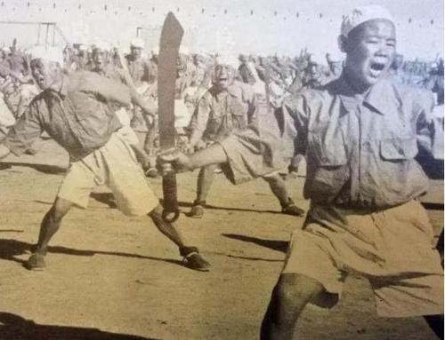 1935~1939年宁夏人口下降近3成，缺年轻男人，姑娘结婚和公鸡拜堂