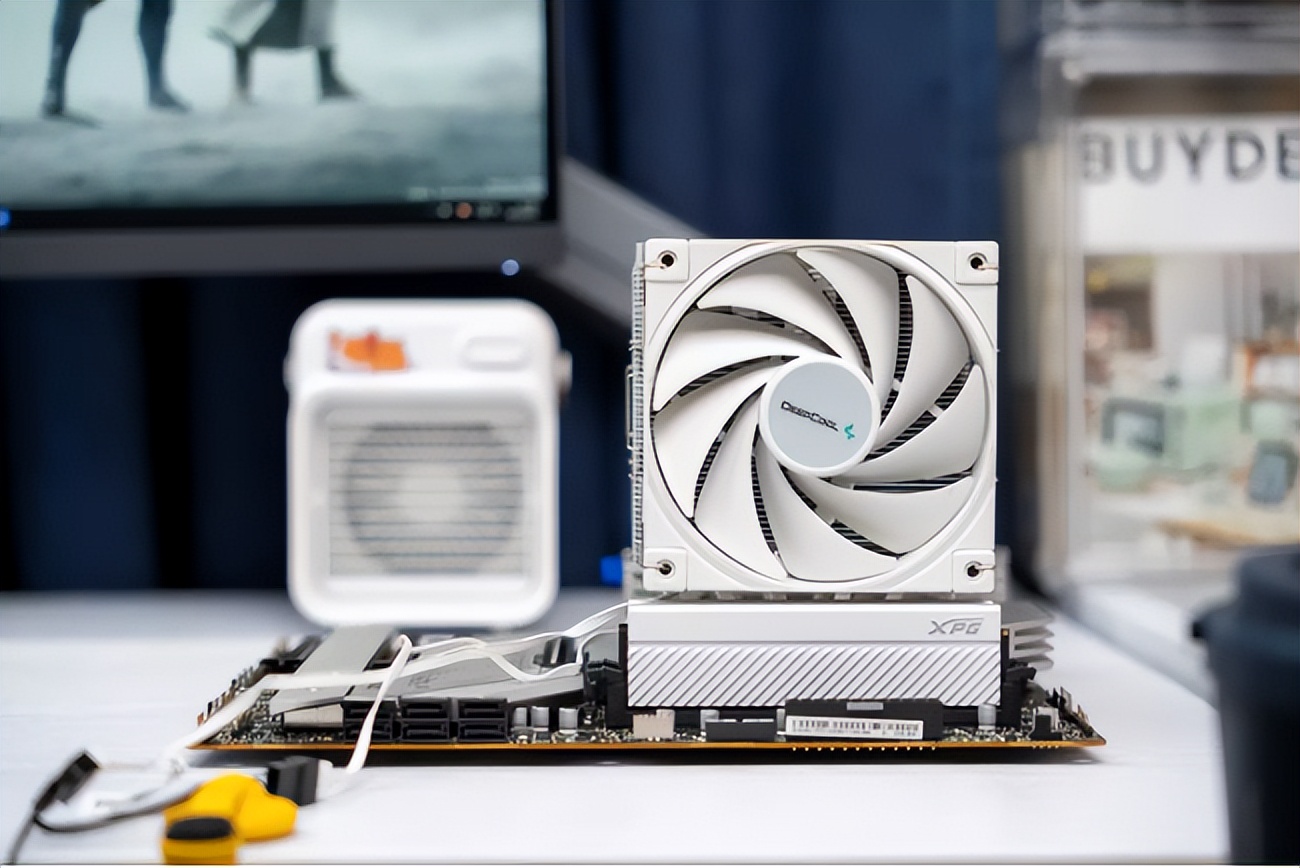 xpg白色机箱,xpg白色和金色