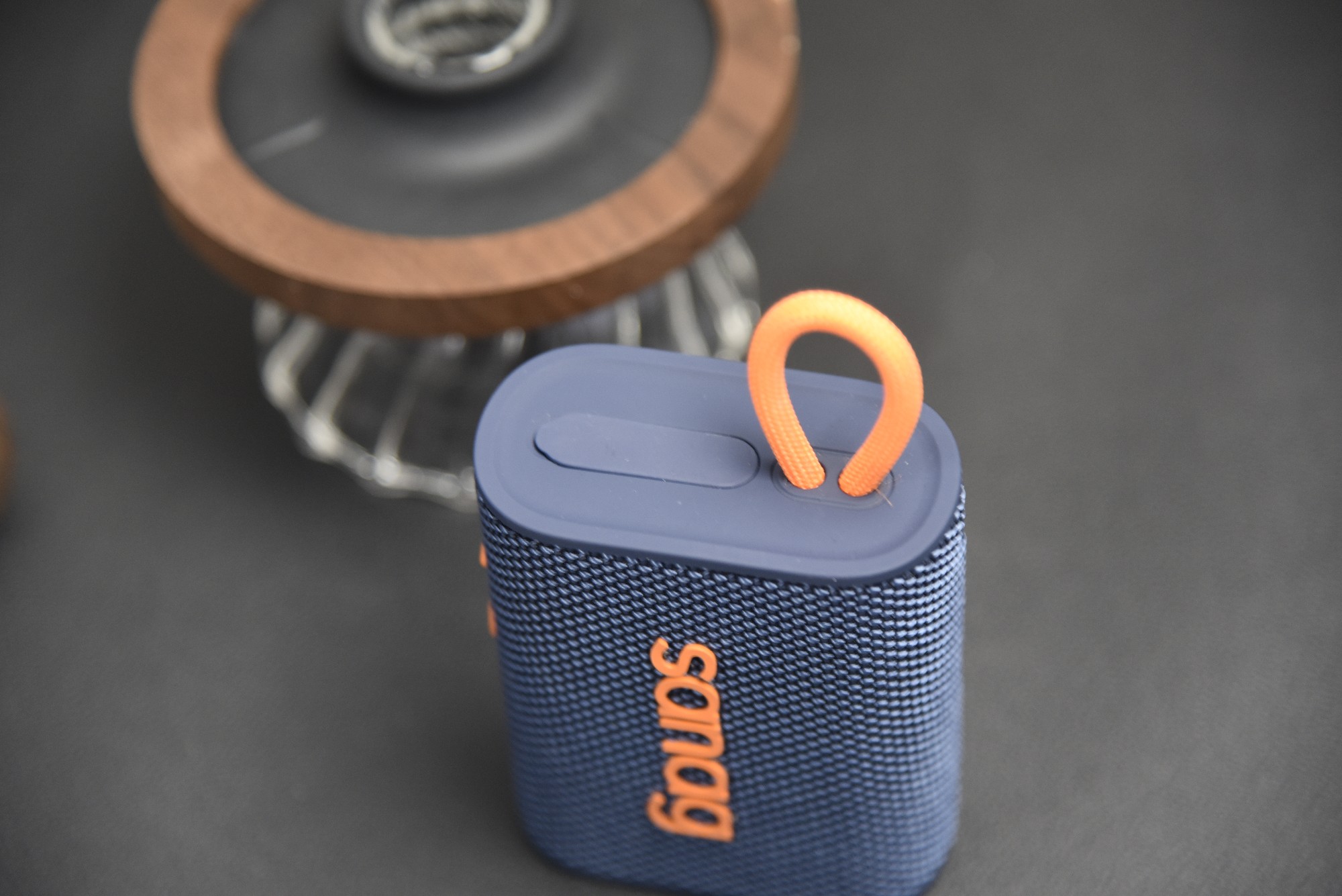 sanag塞那便携式户外蓝牙音箱,sanag蓝牙音箱对比tronsmart蓝牙音箱