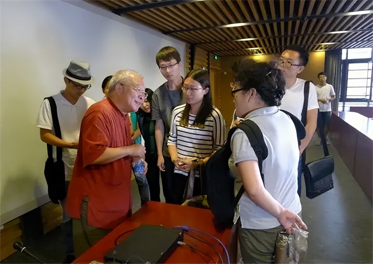 朱高正：*进党民**创*党**元老，因不满*进党民**走向“*独台**”而*党退**