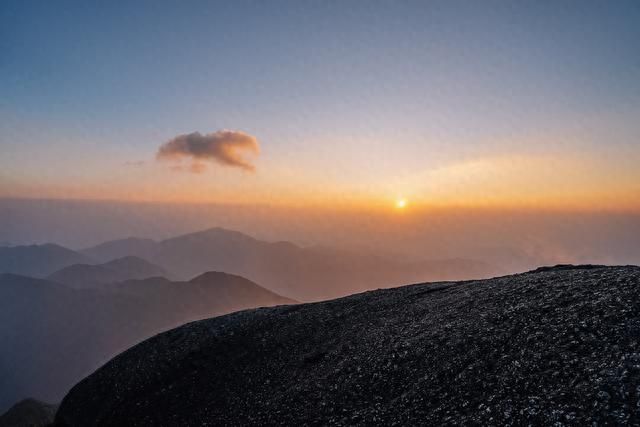 猫儿山是华南第一高峰吗,猫儿山华南之巅多高