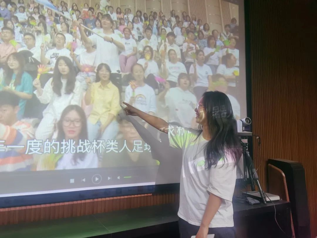 同城热搜第二！《大三女生》开播即热播