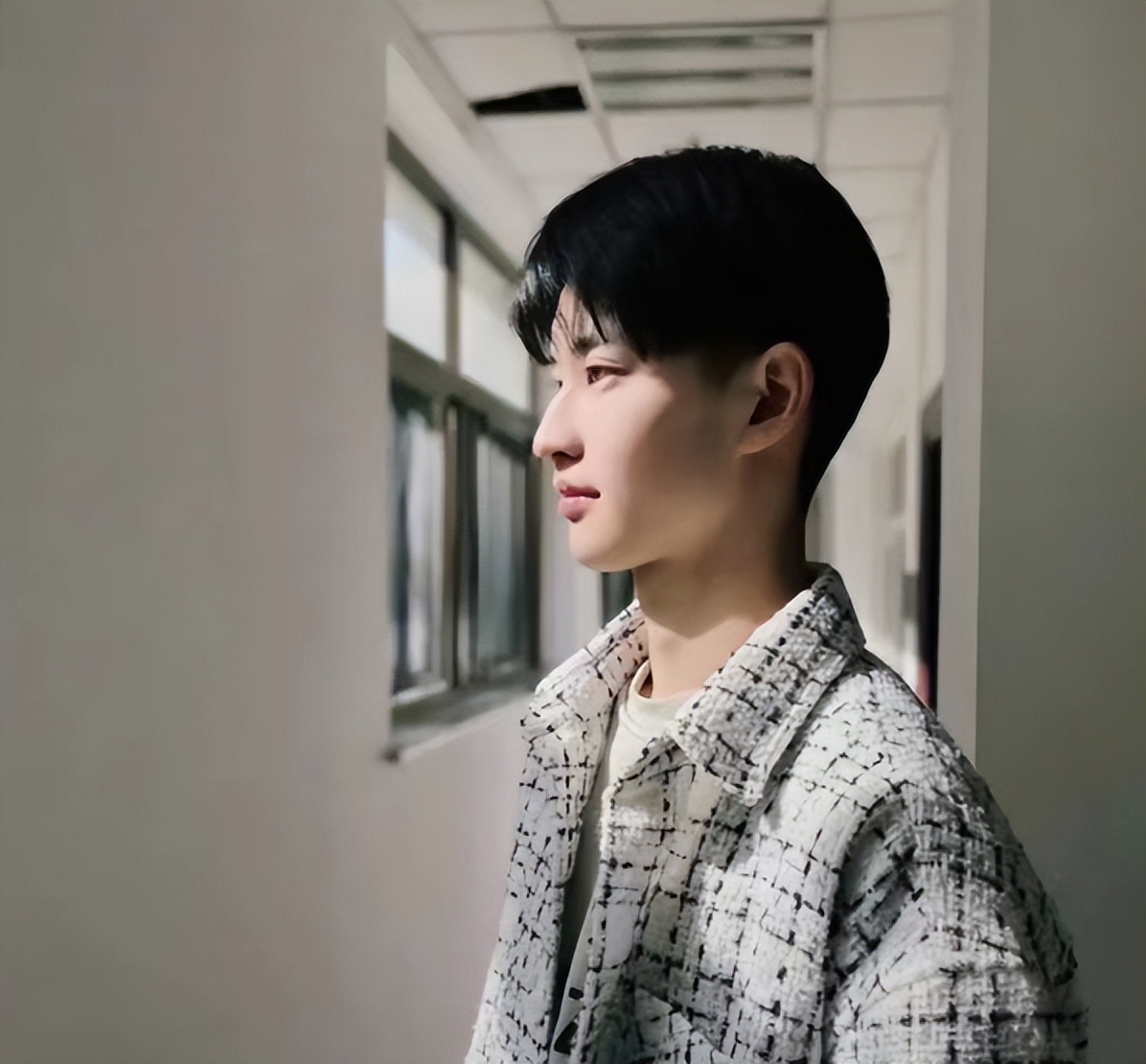 素人男孩艺考三校第一，被指是天降“紫微星”，剑眉星目辨识度高