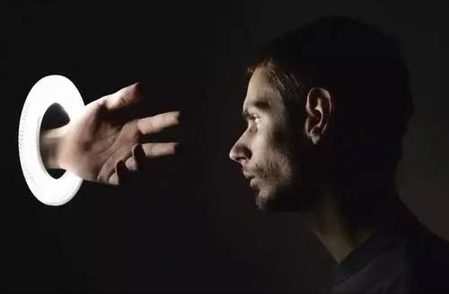 老人临终时的胡言乱语,为什么老人临终前会胡言乱语