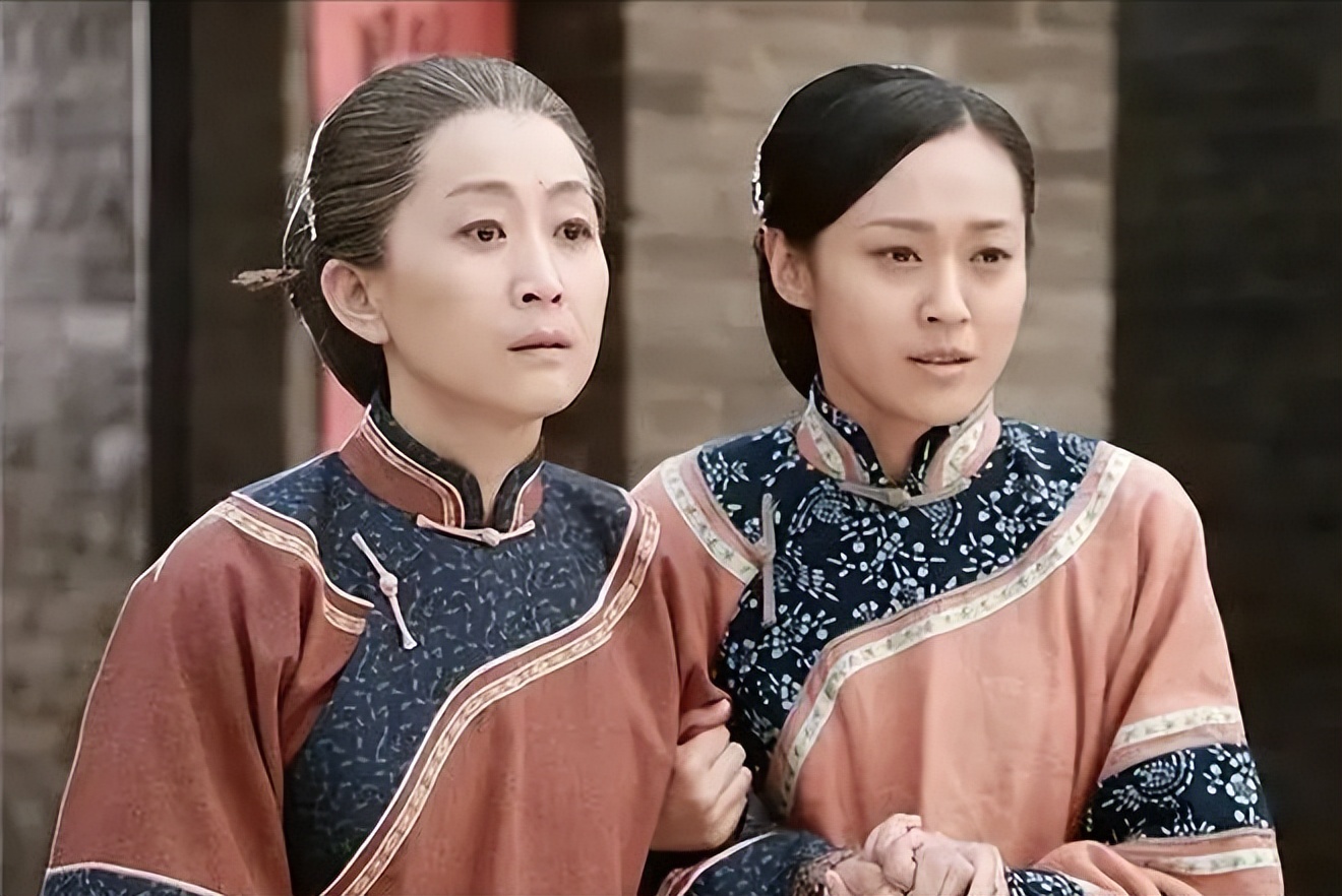 摄影师拍摄的戴清朝护甲的女人,外国摄影师镜头下清朝