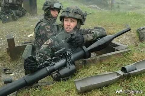 德国铁拳3单兵火箭弹,德国的铁拳3型火箭筒