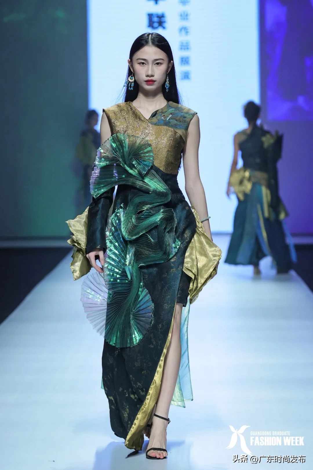 天马行空的设计！就在私立华联学院服装毕业大秀——2023中国（广东）大学生时装周
