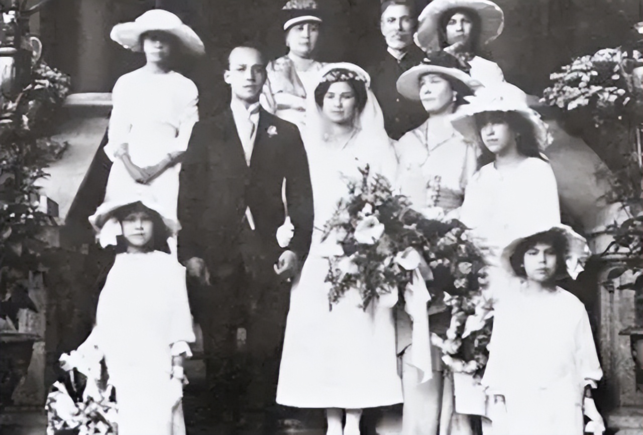 嫁给首富一直无子,麦秀英劝说表妹当妾,表妹连生10子成平妻