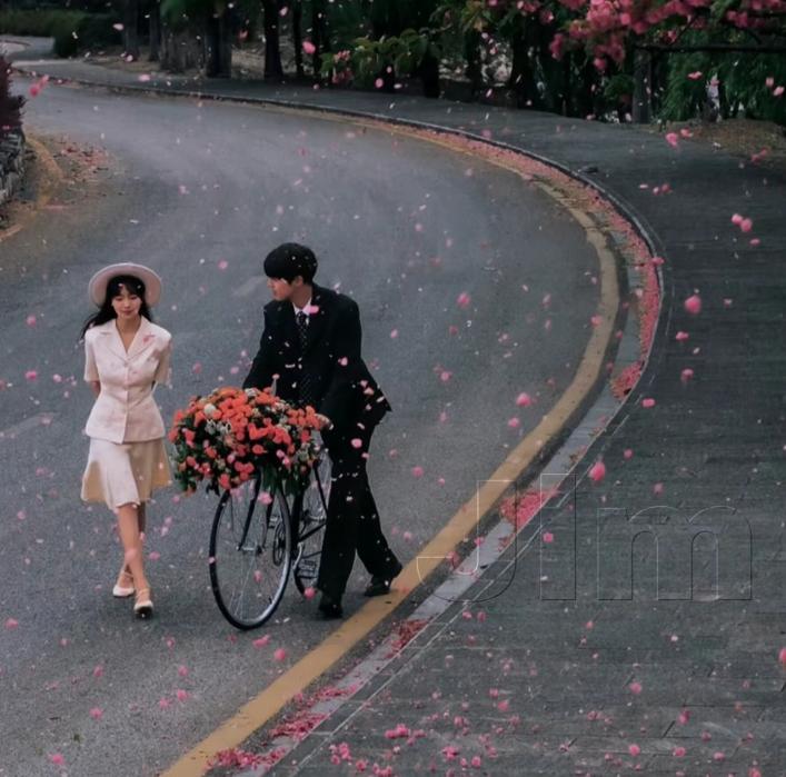 祝闺蜜结婚文案短句干净,闺蜜结婚伴娘圈文案短句