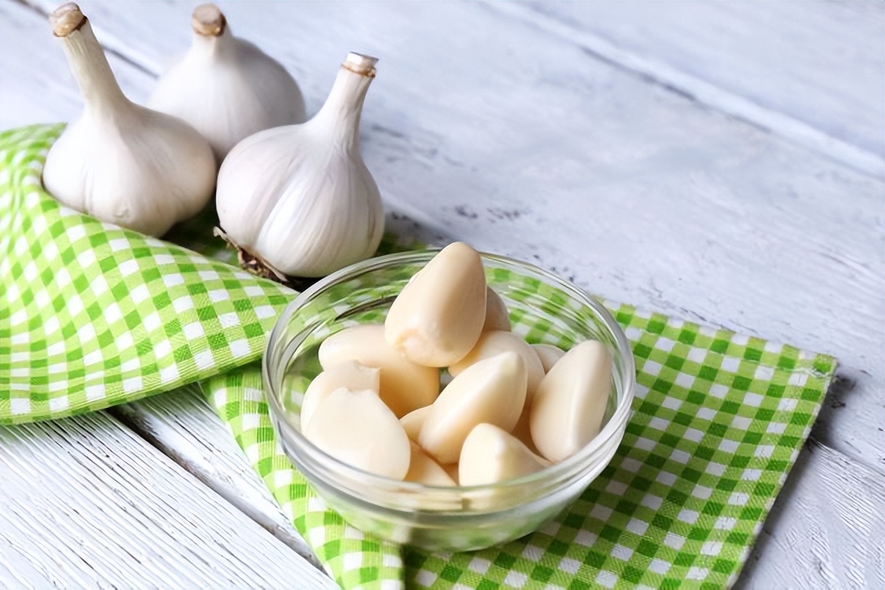 长期吃大蒜对身体有哪些好处,女人经常吃大蒜对身体有什么好处