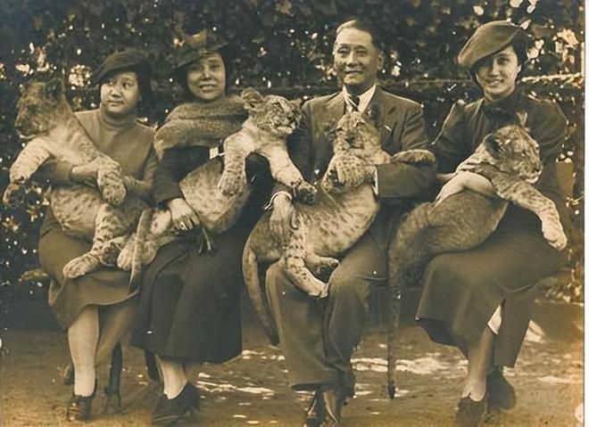 日本女护士嫁给中国将军64年，生下歌唱家女儿，女婿如今家喻户晓