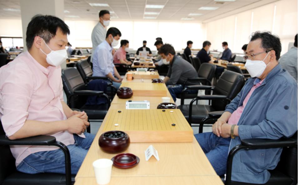 韩国第十六回男女打擂绅士队从爷爷变成大叔淑女队金恩持搭末班车