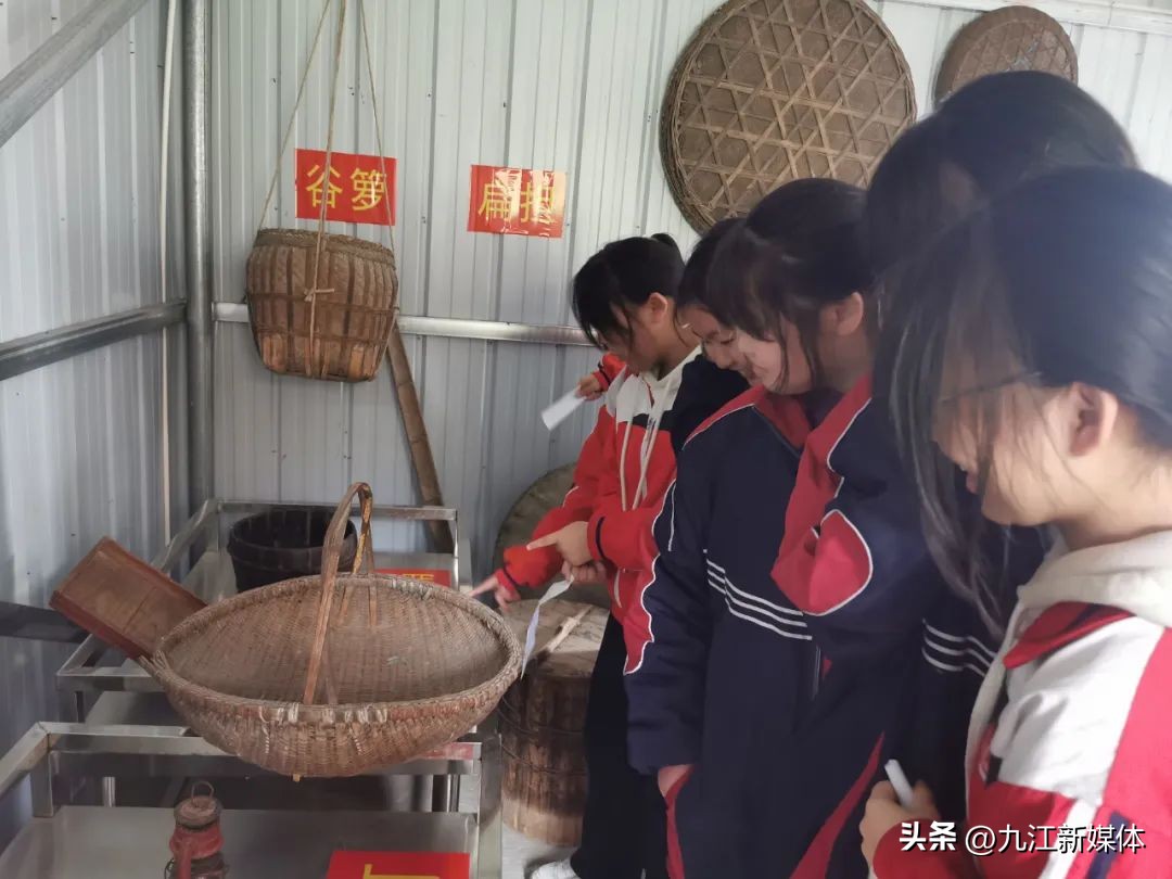 湖口四中举行陶渊明雕塑揭幕仪式